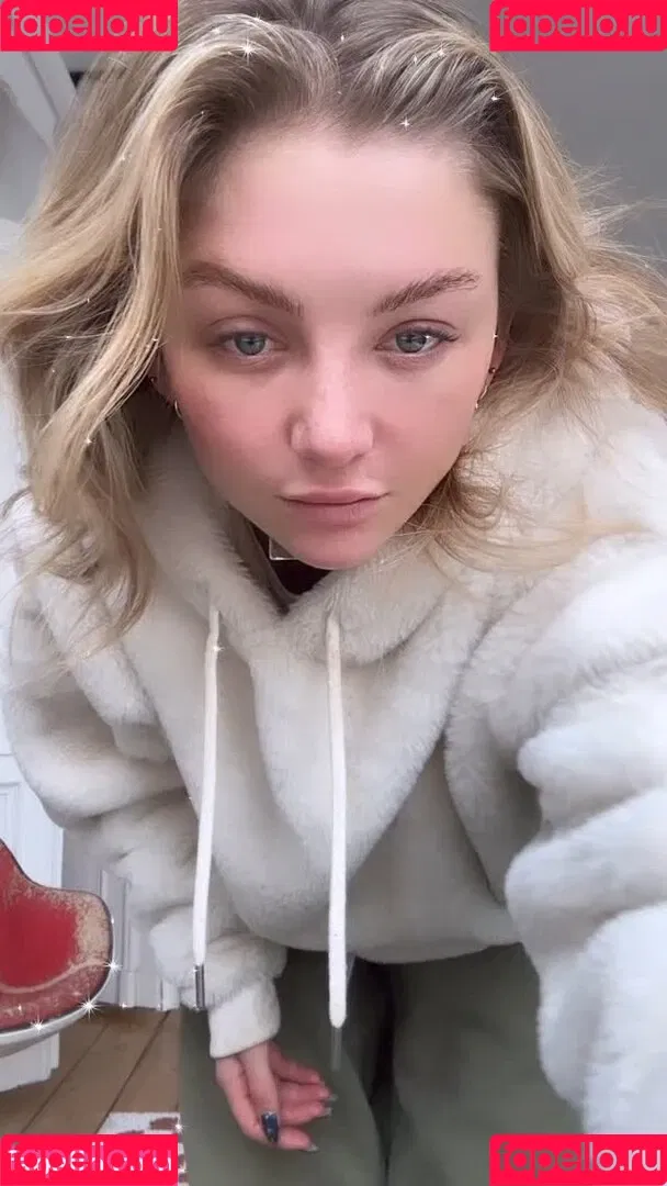 Juleslw / Julia Wulf Onlyfans Photo Gallery 