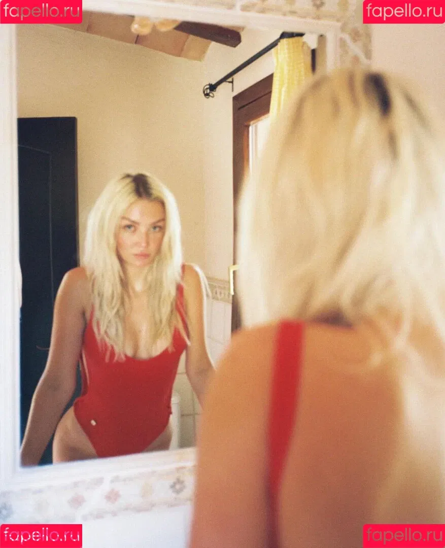 Juleslw / Julia Wulf Onlyfans Photo Gallery 