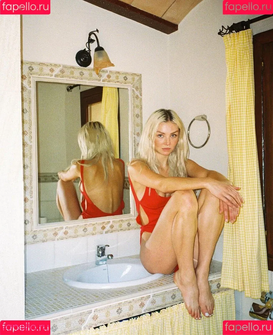 Juleslw / Julia Wulf Onlyfans Photo Gallery 