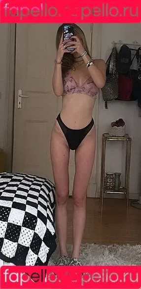 Juleslw / Julia Wulf Onlyfans Photo Gallery 