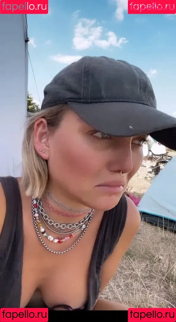 Juleslw / Julia Wulf Onlyfans Photo Gallery 