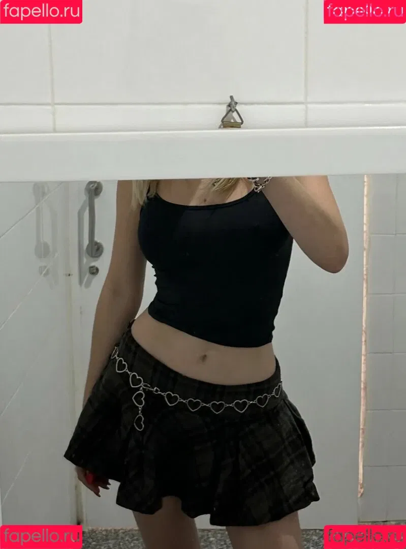 Juleslw / Julia Wulf Onlyfans Photo Gallery 