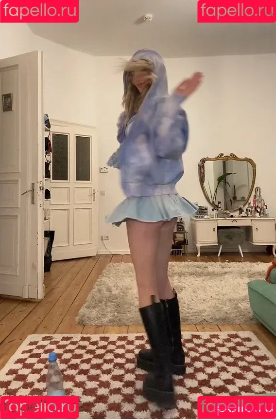 Juleslw / Julia Wulf Onlyfans Photo Gallery 