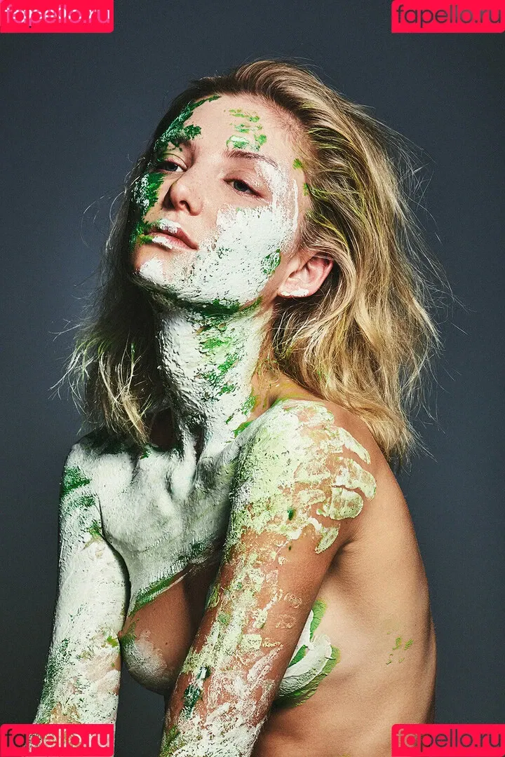 Juleslw / Julia Wulf Onlyfans Photo Gallery 