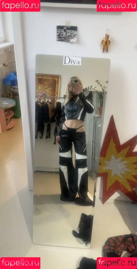 Juleslw / Julia Wulf Onlyfans Photo Gallery 