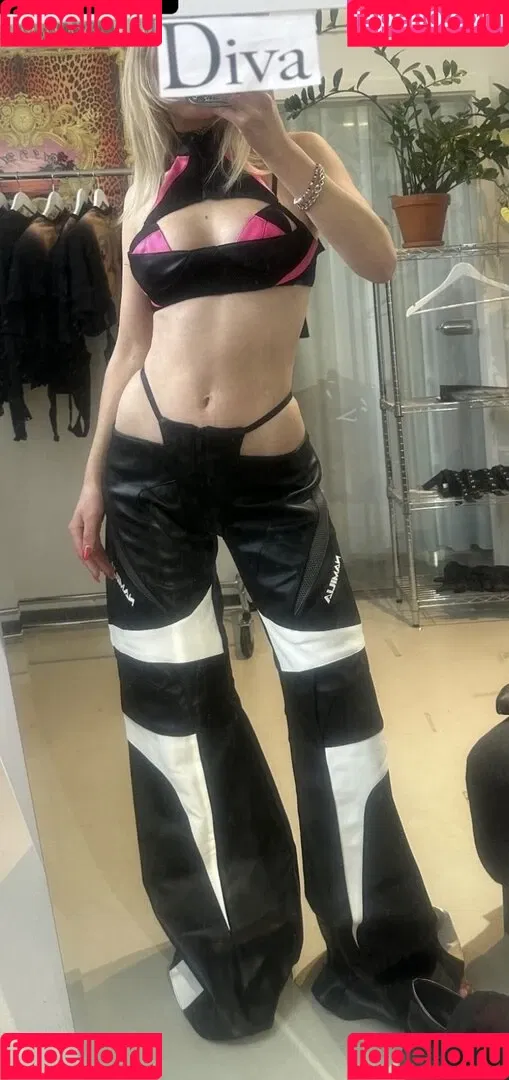 Juleslw / Julia Wulf Onlyfans Photo Gallery 