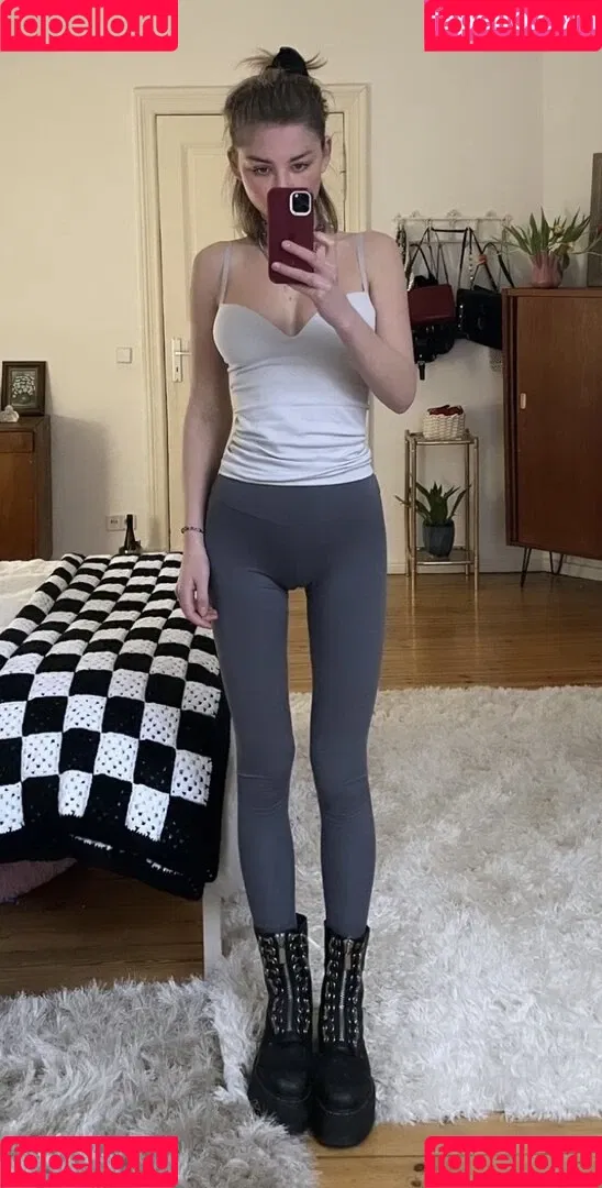 Juleslw / Julia Wulf Onlyfans Photo Gallery 