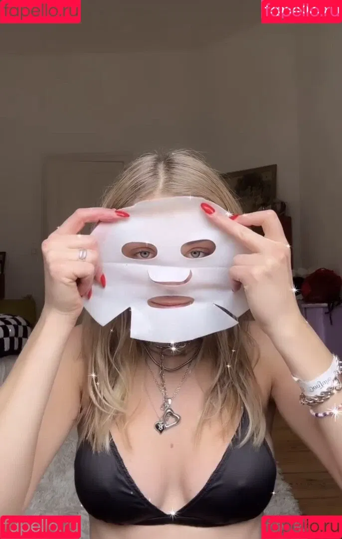 Juleslw / Julia Wulf Onlyfans Photo Gallery 