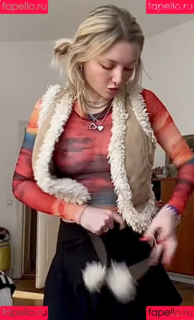 Juleslw / Julia Wulf Onlyfans Photo Gallery 