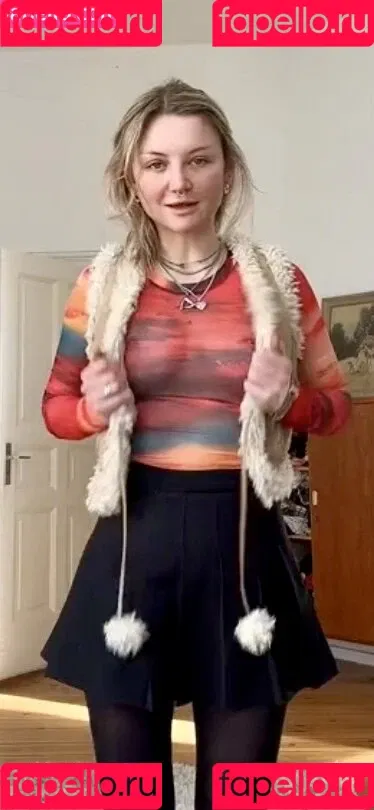 Juleslw / Julia Wulf Onlyfans Photo Gallery 