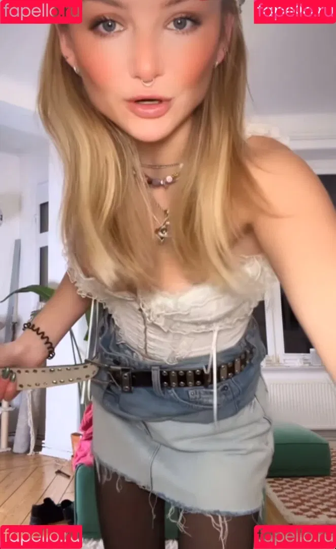 Juleslw / Julia Wulf Onlyfans Photo Gallery 