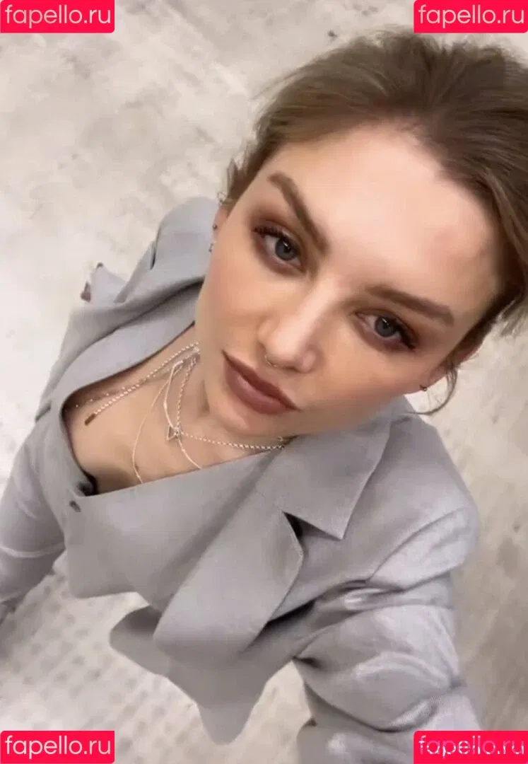 Juleslw / Julia Wulf Onlyfans Photo Gallery 