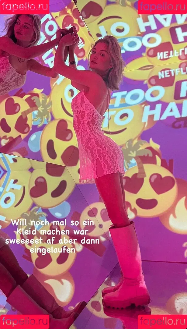 Juleslw / Julia Wulf Onlyfans Photo Gallery 