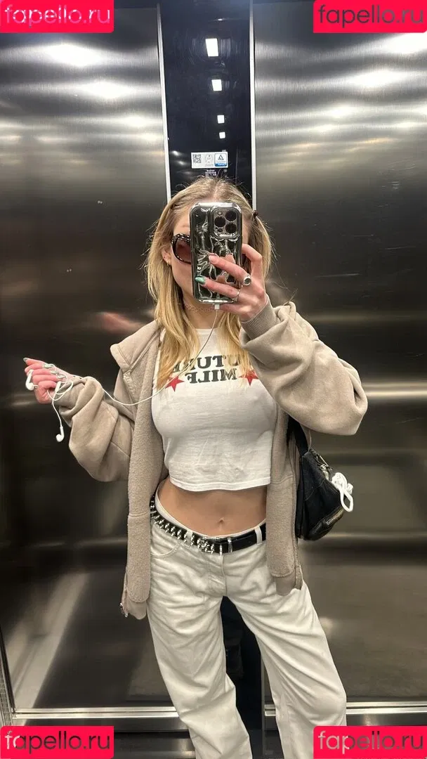 Juleslw / Julia Wulf Onlyfans Photo Gallery 