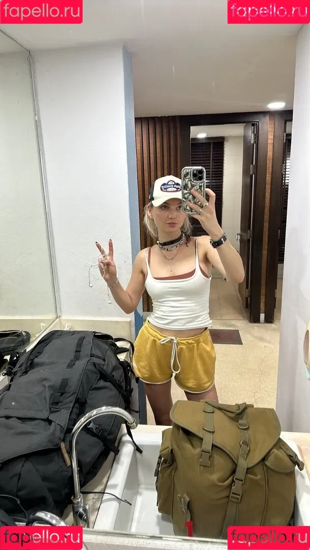 Juleslw / Julia Wulf Onlyfans Photo Gallery 