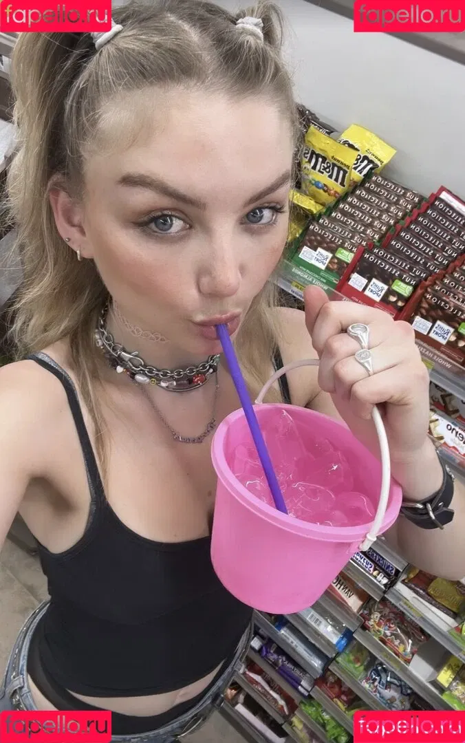 Juleslw / Julia Wulf Onlyfans Photo Gallery 