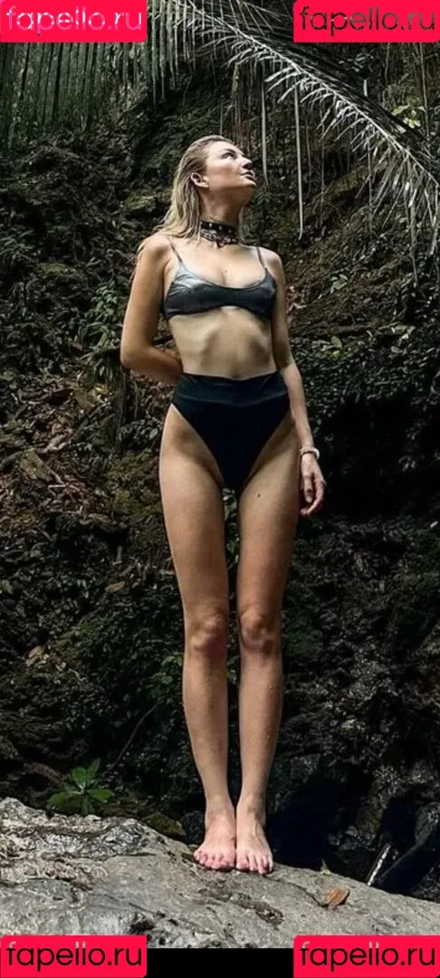 Juleslw / Julia Wulf Onlyfans Photo Gallery 