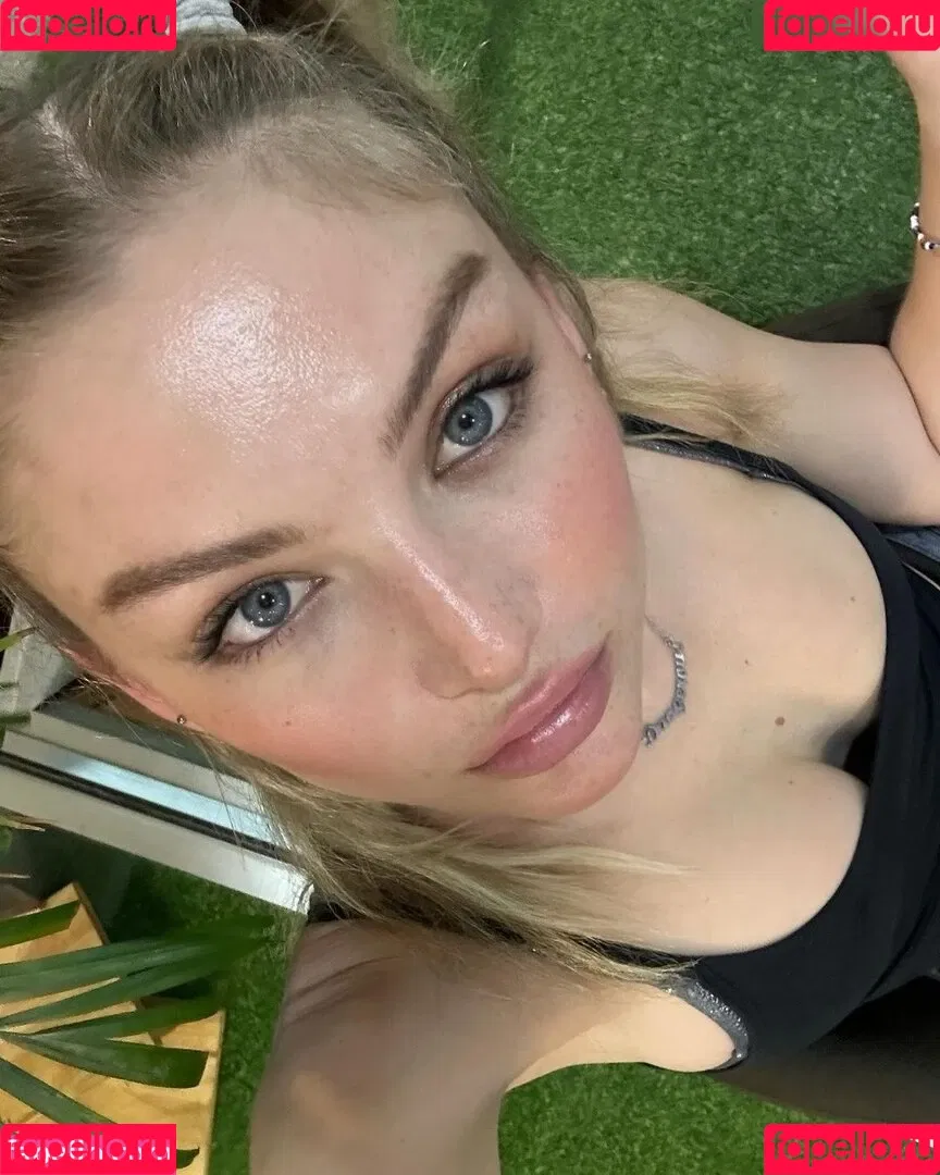 Juleslw / Julia Wulf Onlyfans Photo Gallery 