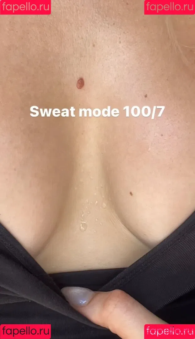 Juleslw / Julia Wulf Onlyfans Photo Gallery 