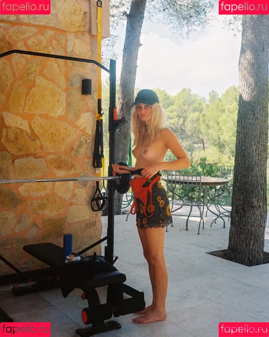 Juleslw / Julia Wulf Onlyfans Photo Gallery 