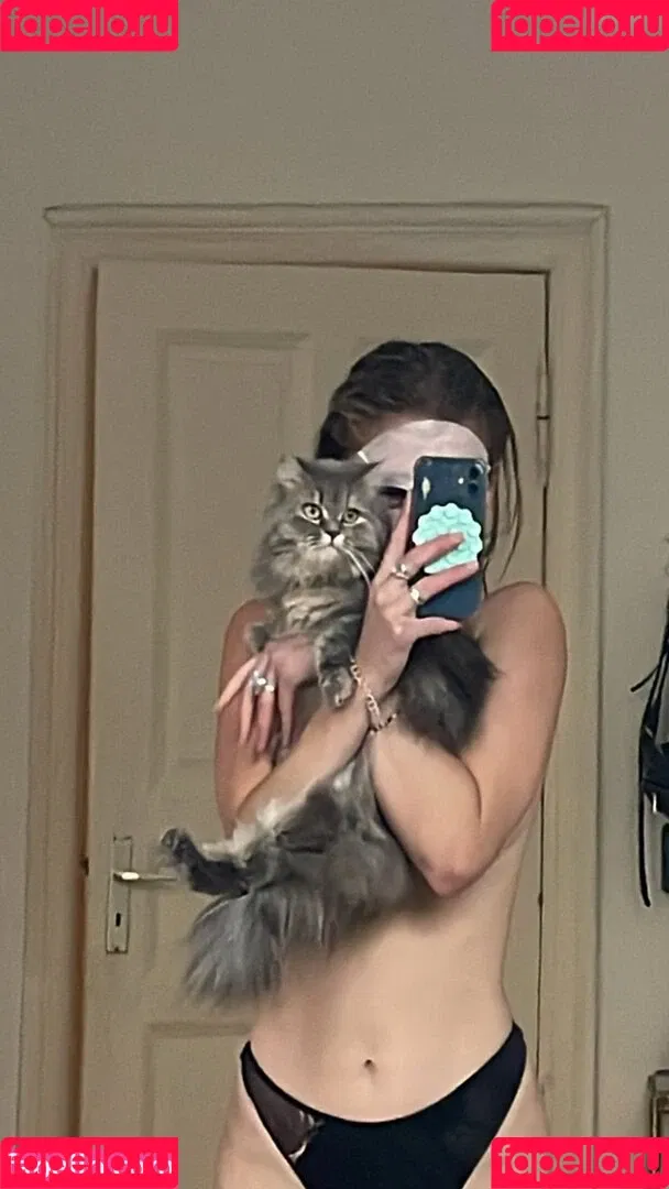 Juleslw / Julia Wulf Onlyfans Photo Gallery 