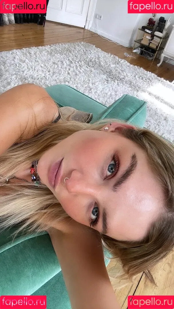 Juleslw / Julia Wulf Onlyfans Photo Gallery 