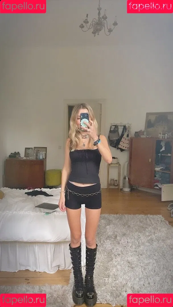 Juleslw / Julia Wulf Onlyfans Photo Gallery 