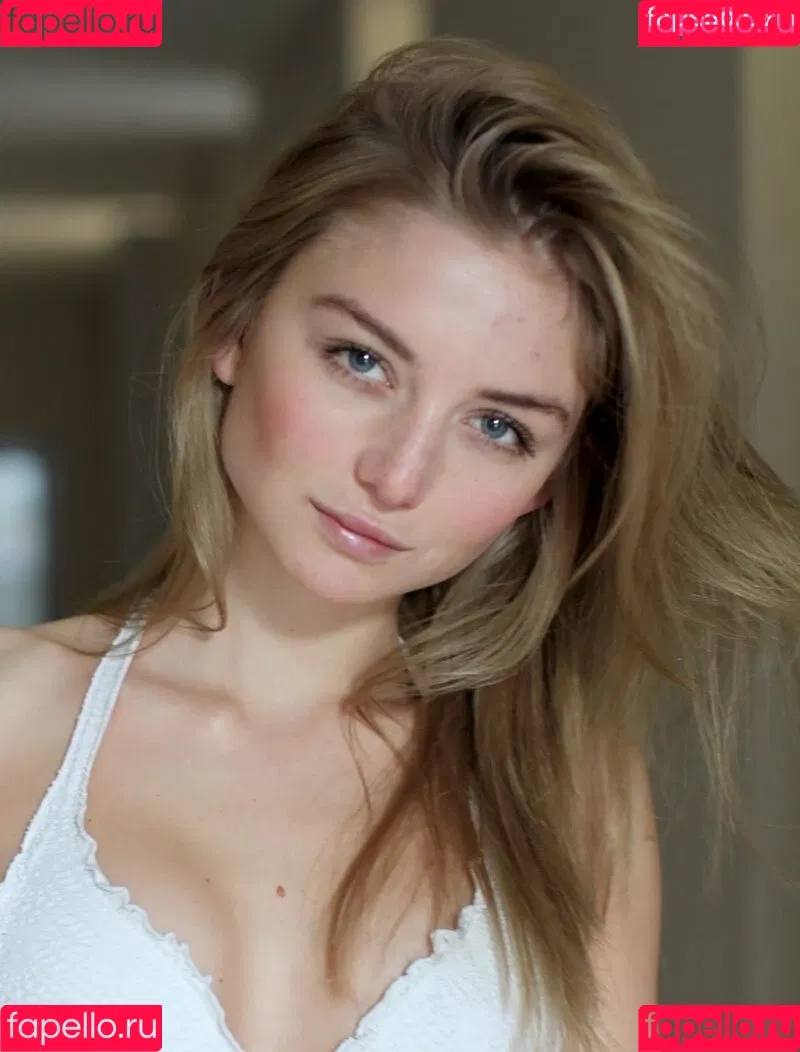 Juleslw / Julia Wulf Onlyfans Photo Gallery 