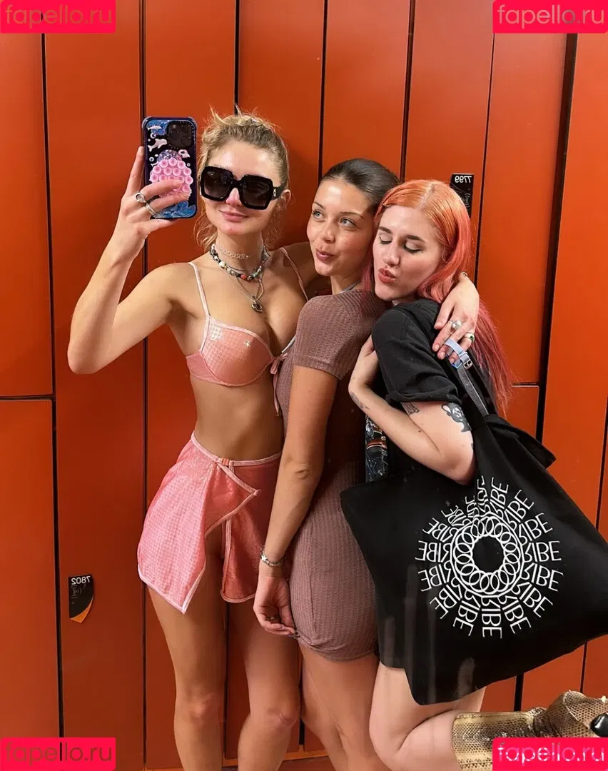 Juleslw / Julia Wulf Onlyfans Photo Gallery 