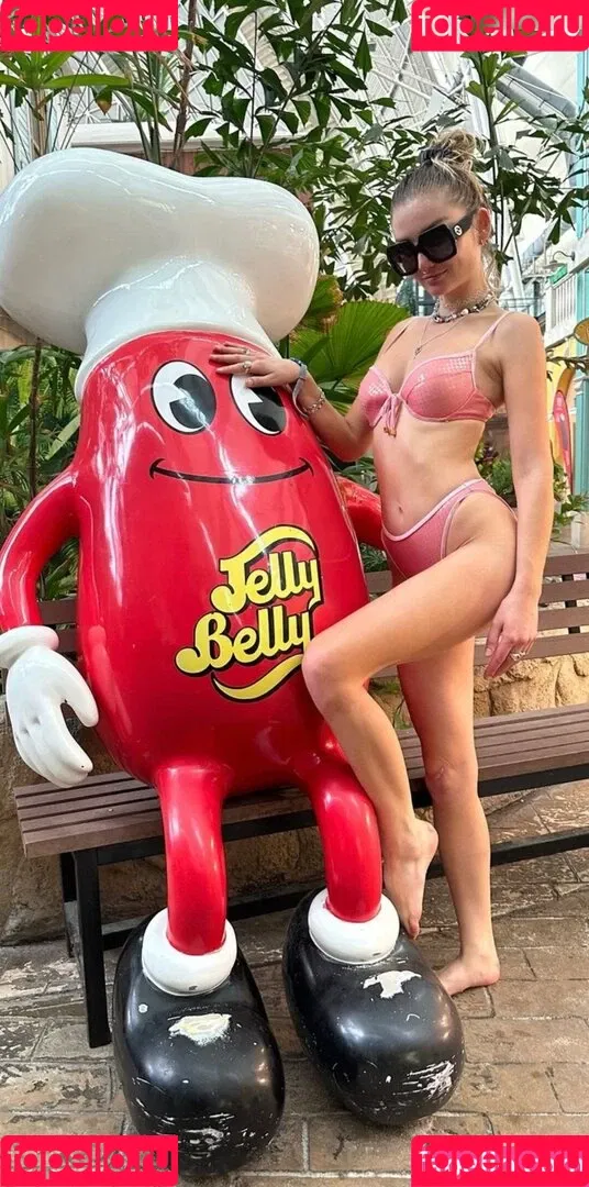 Juleslw / Julia Wulf Onlyfans Photo Gallery 