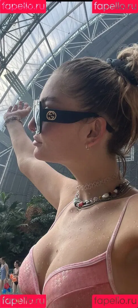 Juleslw / Julia Wulf Onlyfans Photo Gallery 