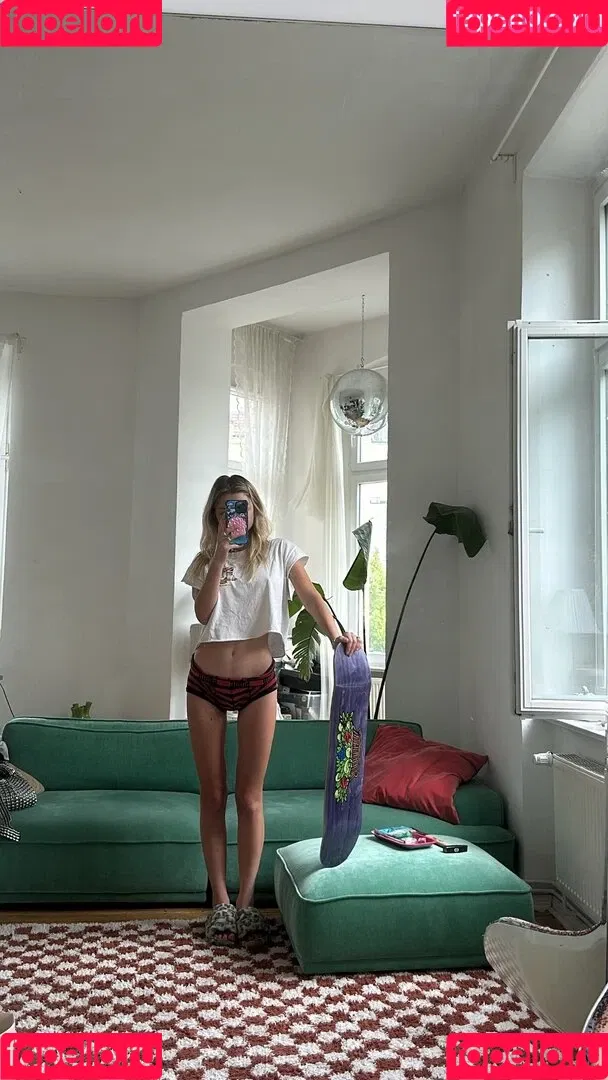 Juleslw / Julia Wulf Onlyfans Photo Gallery 