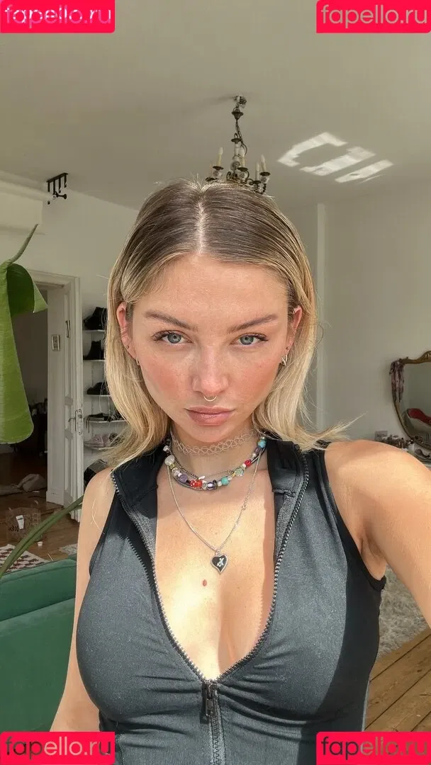 Juleslw / Julia Wulf Onlyfans Photo Gallery 