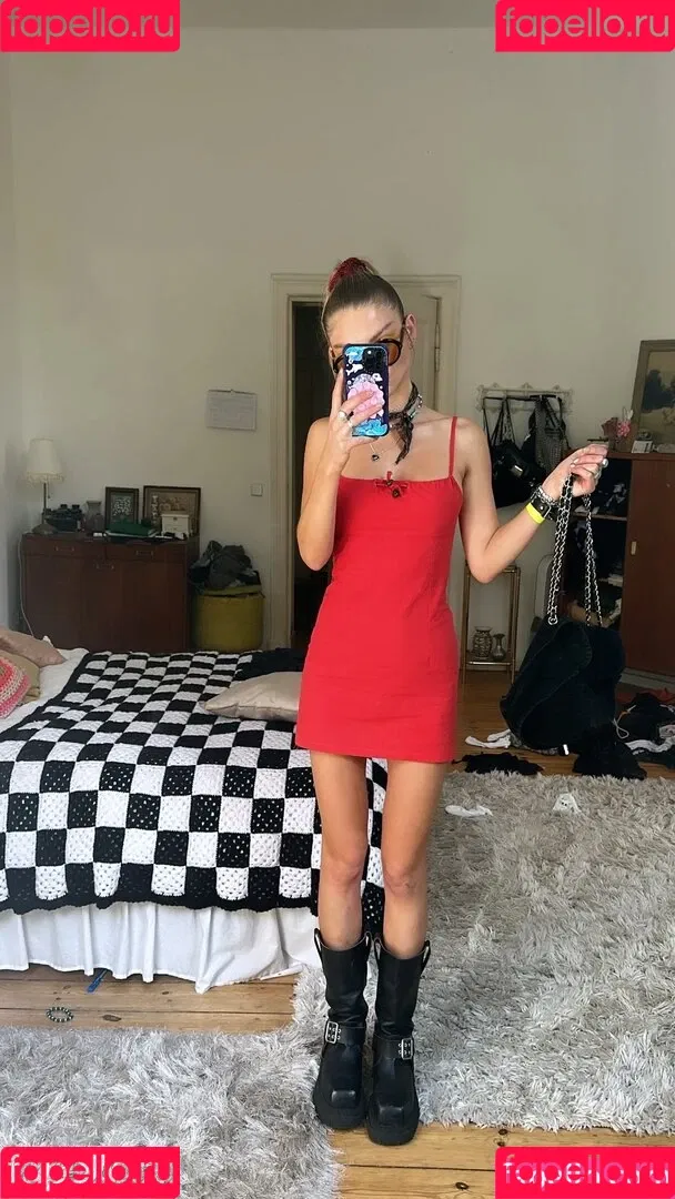 Juleslw / Julia Wulf Onlyfans Photo Gallery 