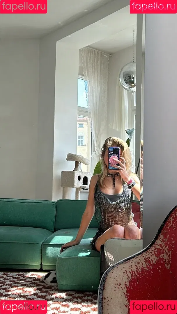 Juleslw / Julia Wulf Onlyfans Photo Gallery 