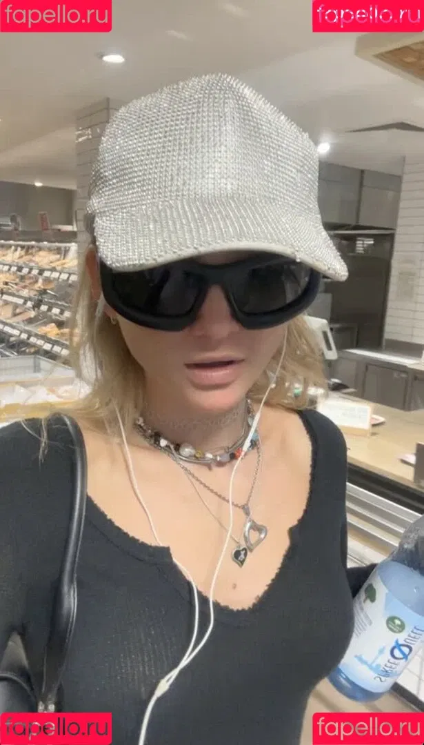 Juleslw / Julia Wulf Onlyfans Photo Gallery 