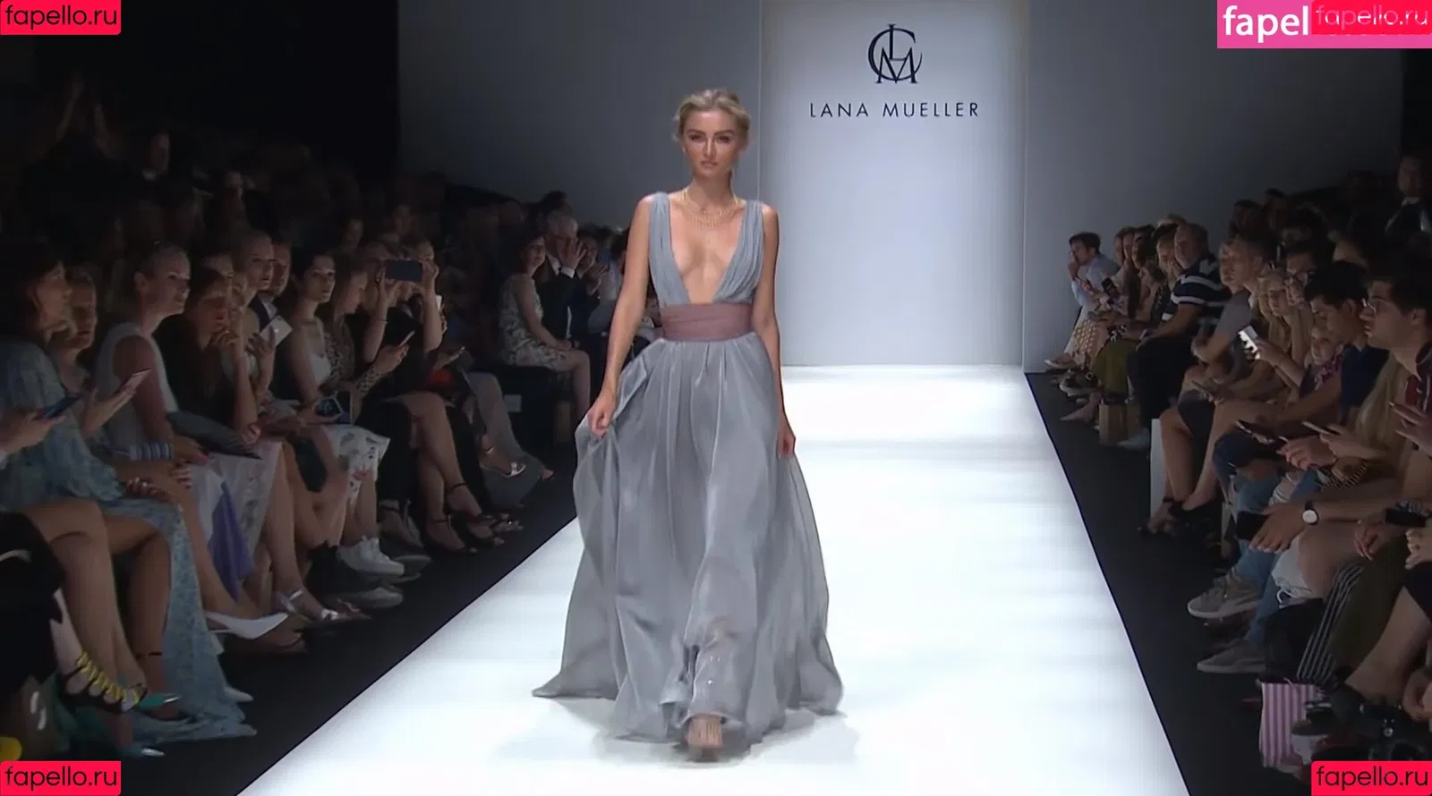 Juleslw / Julia Wulf Onlyfans Photo Gallery 