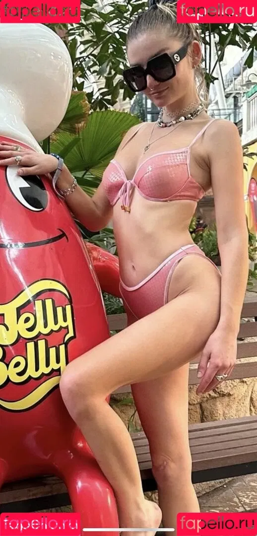 Juleslw / Julia Wulf Onlyfans Photo Gallery 