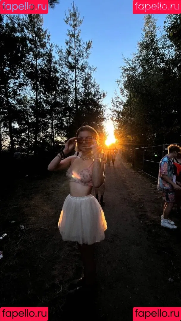 Juleslw / Julia Wulf Onlyfans Photo Gallery 