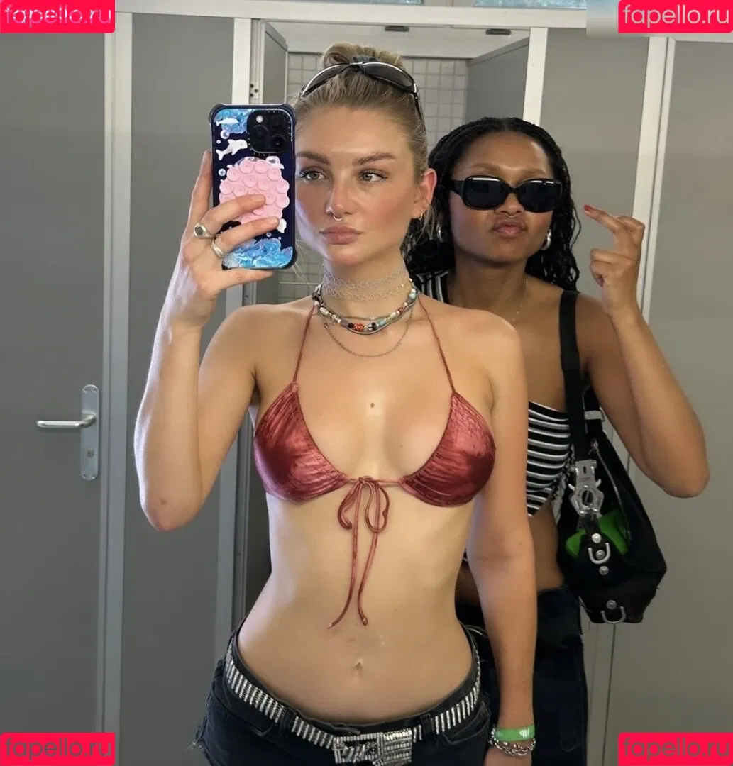 Juleslw / Julia Wulf Onlyfans Photo Gallery 