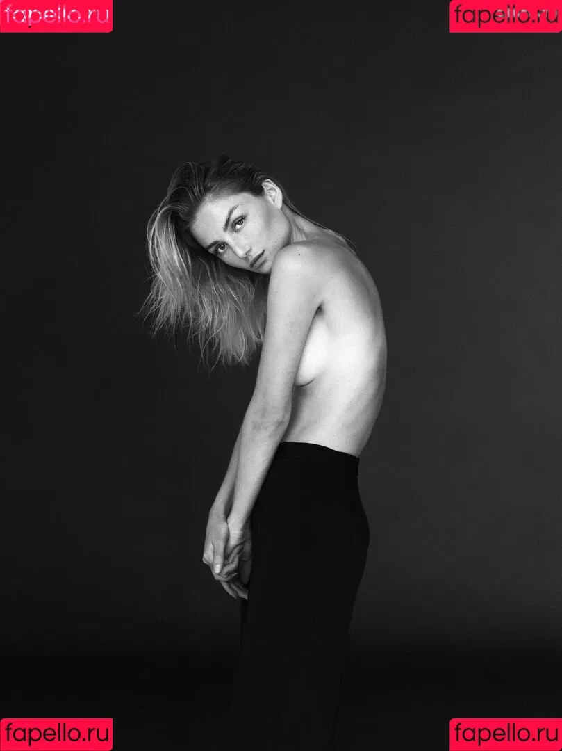 Juleslw / Julia Wulf Onlyfans Photo Gallery 