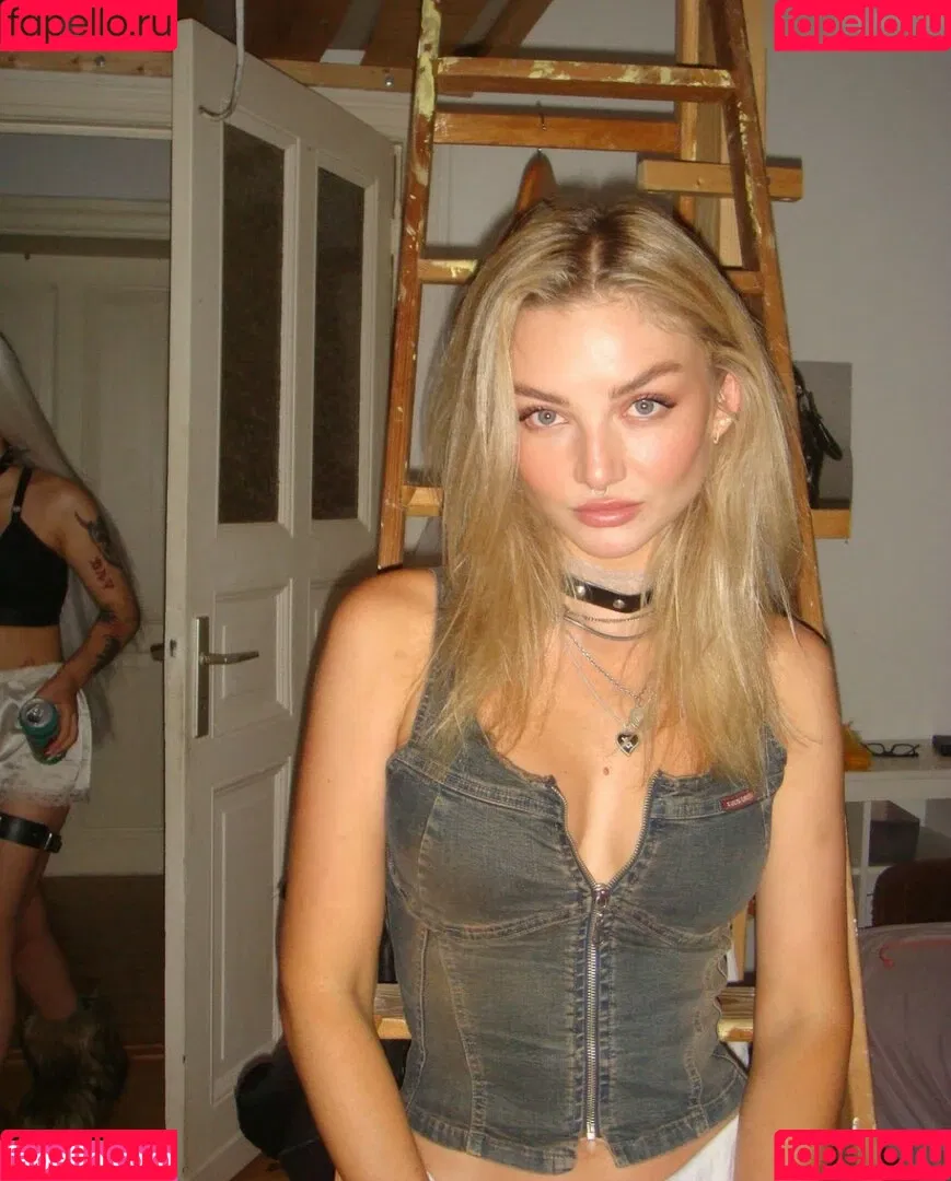 Juleslw / Julia Wulf Onlyfans Photo Gallery 