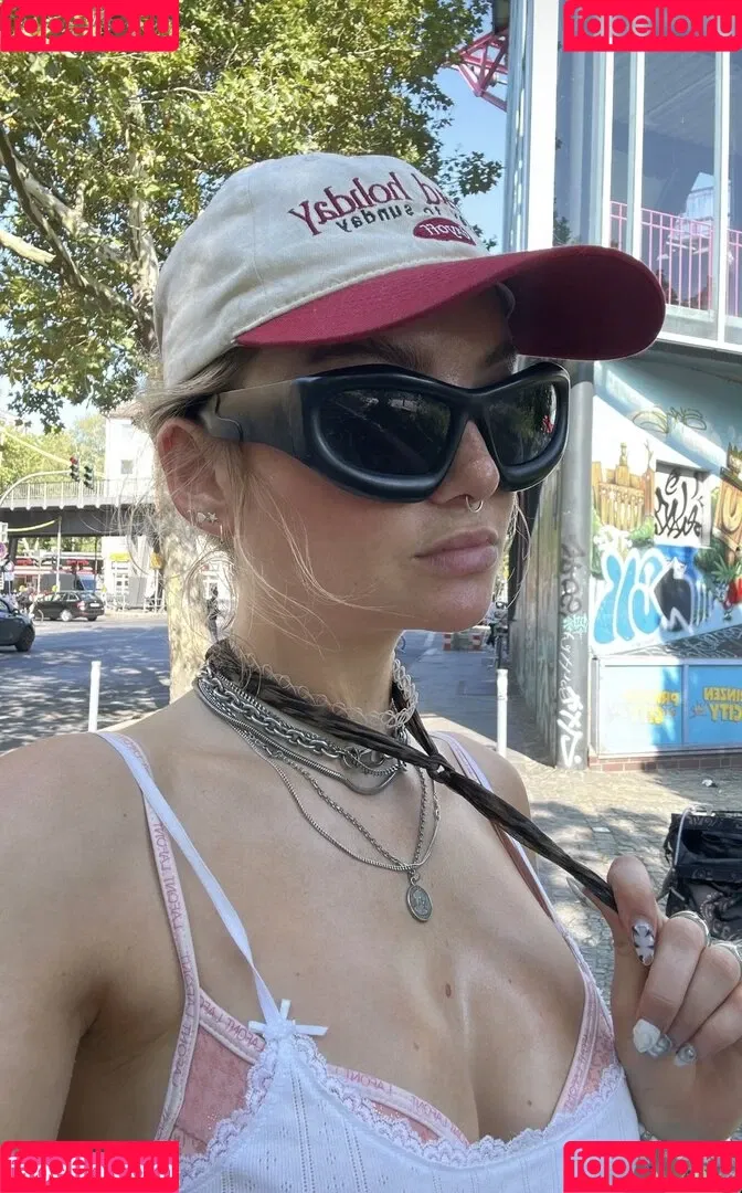 Juleslw / Julia Wulf Onlyfans Photo Gallery 