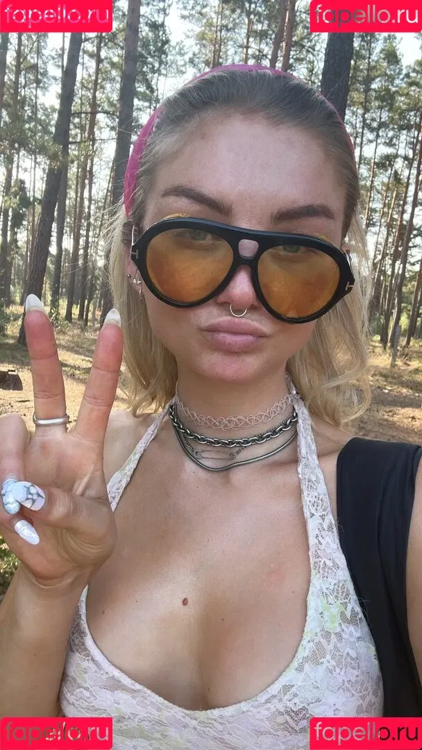 Juleslw / Julia Wulf Onlyfans Photo Gallery 