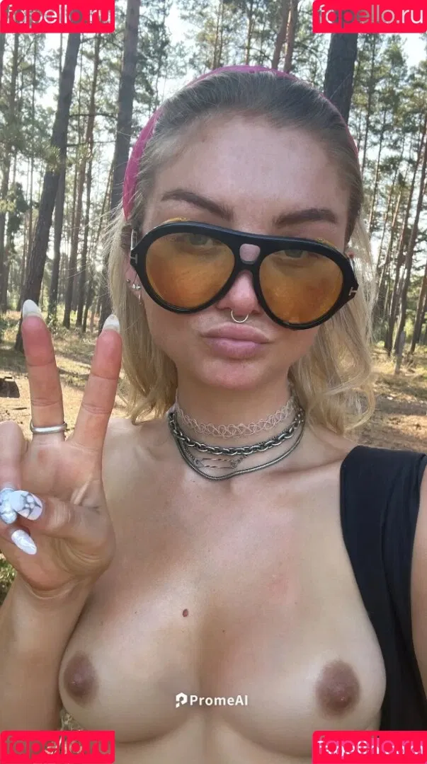 Juleslw / Julia Wulf Onlyfans Photo Gallery 