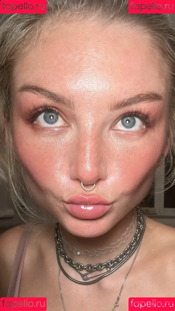 Juleslw / Julia Wulf Onlyfans Photo Gallery 