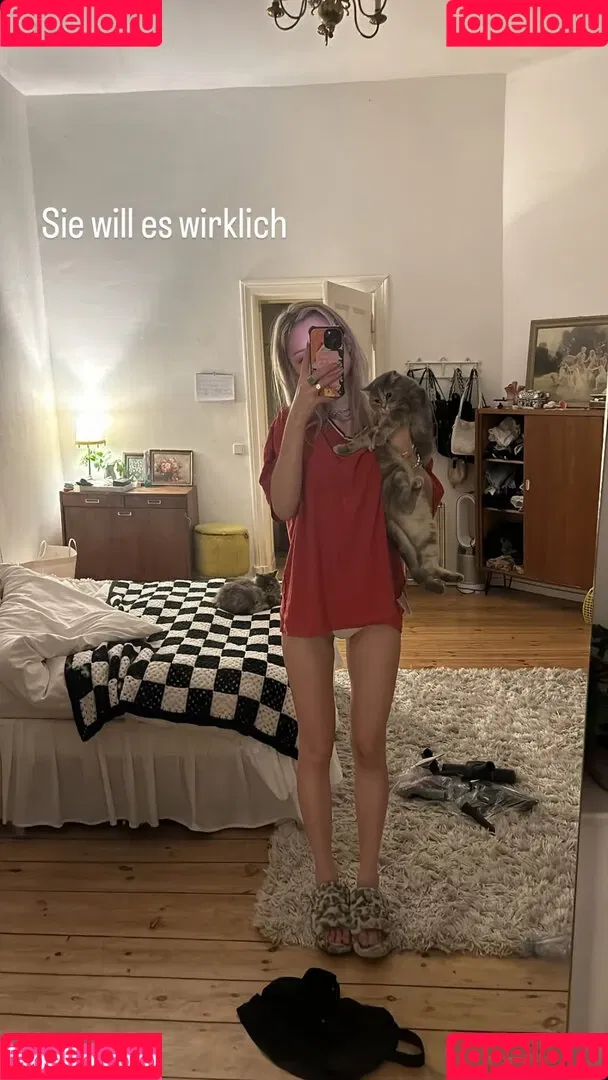 Juleslw / Julia Wulf Onlyfans Photo Gallery 