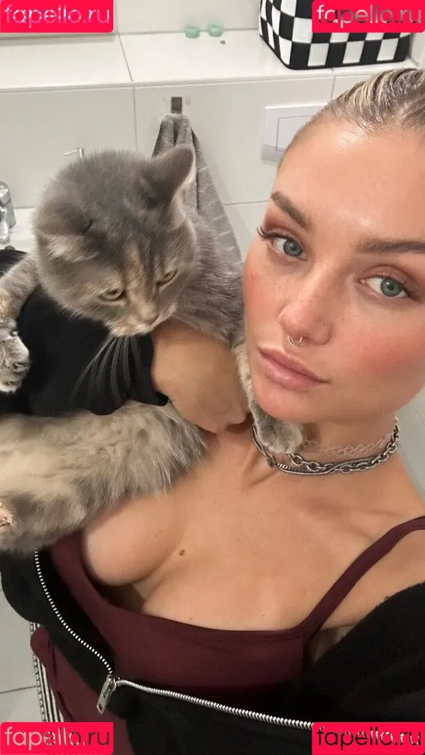 Juleslw / Julia Wulf Onlyfans Photo Gallery 