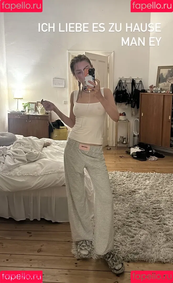 Juleslw / Julia Wulf Onlyfans Photo Gallery 