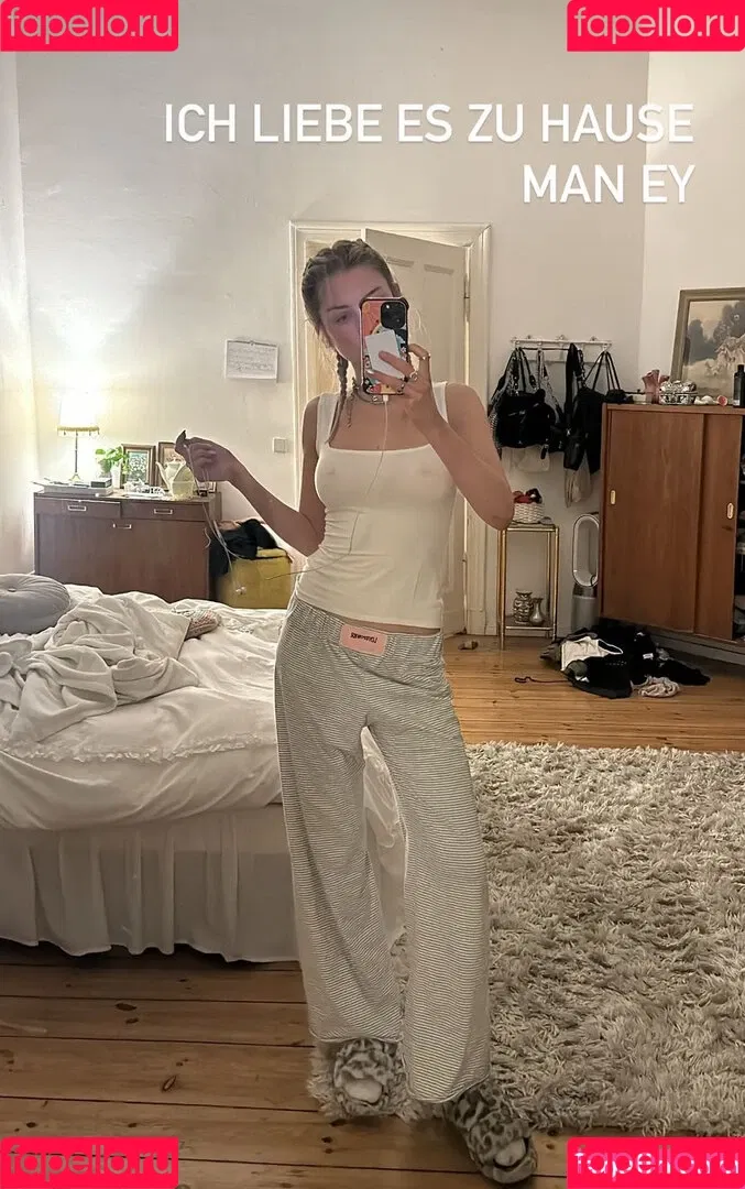 Juleslw / Julia Wulf Onlyfans Photo Gallery 